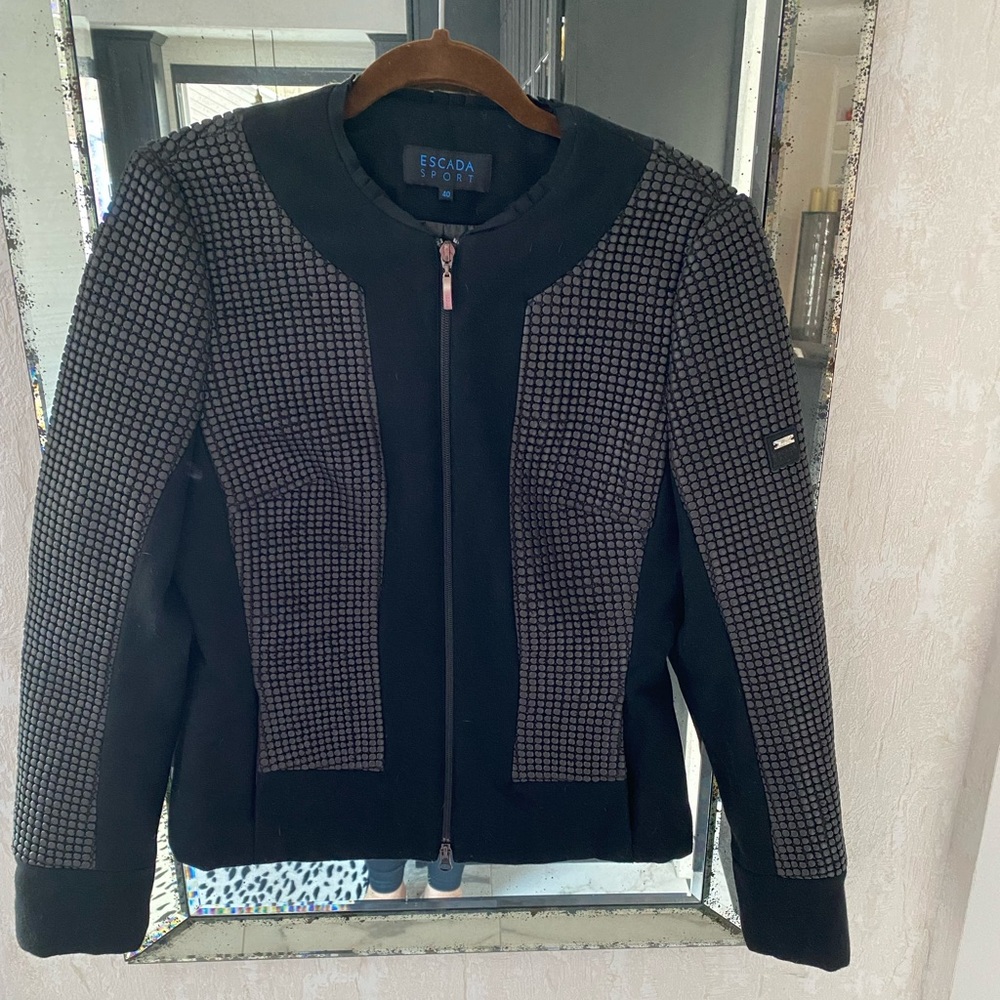 Escada Sport mid length wool coat with foam bubble detail  very unique!